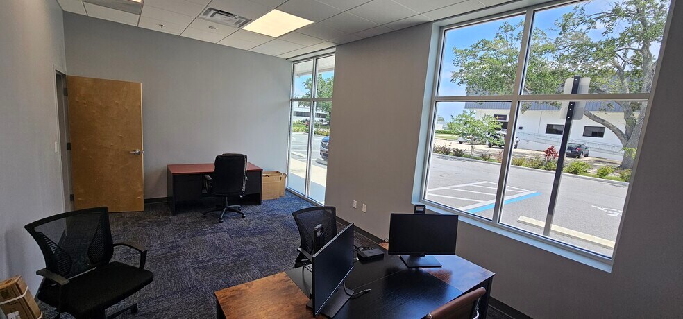 More Photos Of 4614 36th St, Orlando Light Distribution For Lease
