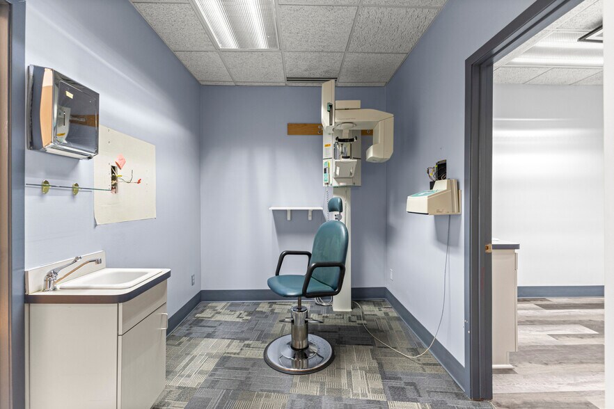 More Photos Of 24825 Michigan Ave, Dearborn Office For Lease