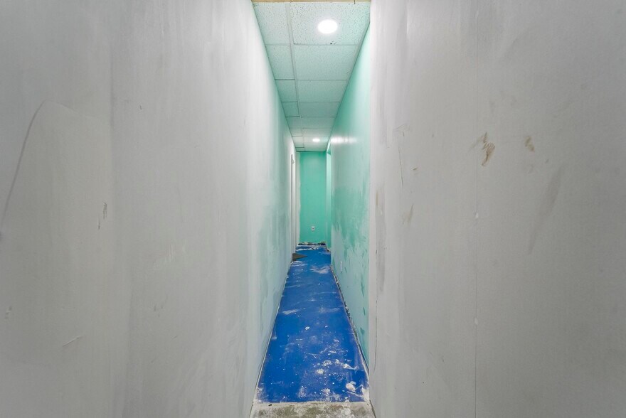 More Photos Of 909-911 Milton Rd, Alton Flex For Sale