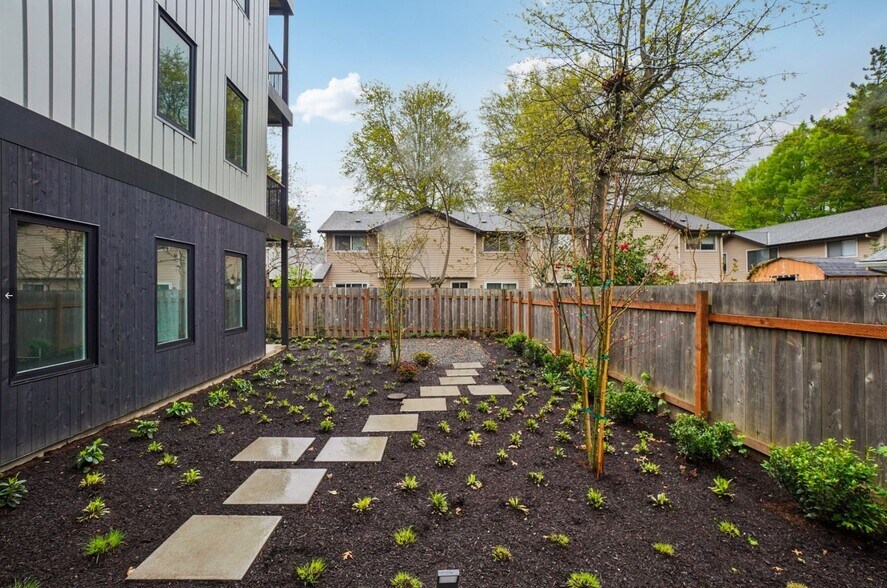 More Photos Of 4920 SW Pacific Ave, Beaverton Apartments For Lease