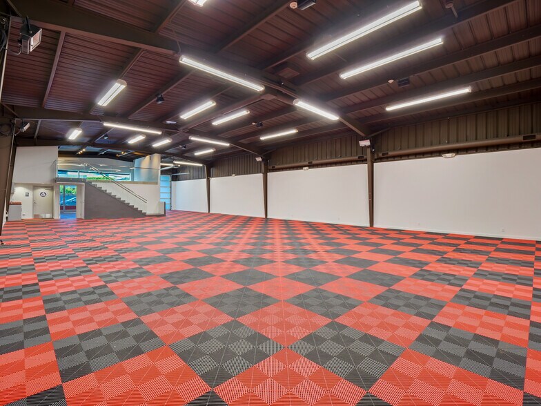 More Photos Of 2134 S Sepulveda Blvd, Los Angeles Showroom For Sale
