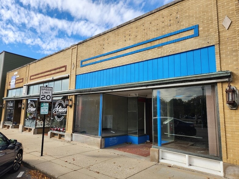 Primary Photo Of 1249 N Green St, McHenry Storefront For Lease