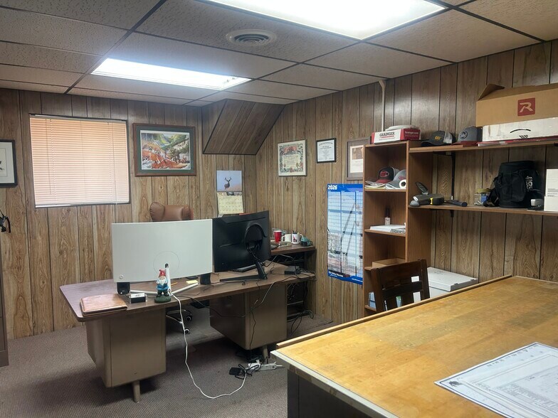 More Photos Of 1921 N Harrison Ave, Pocatello Flex For Sale