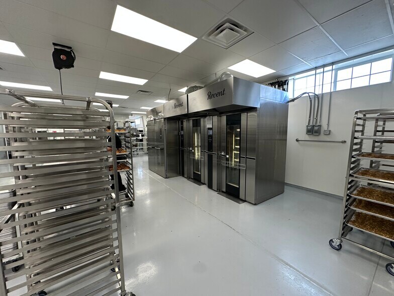 More Photos Of 590 N Main St, Leeds Manufacturing For Sale