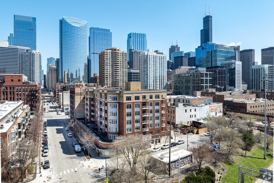 More Photos Of 657 W Fulton St, Chicago Apartments For Lease