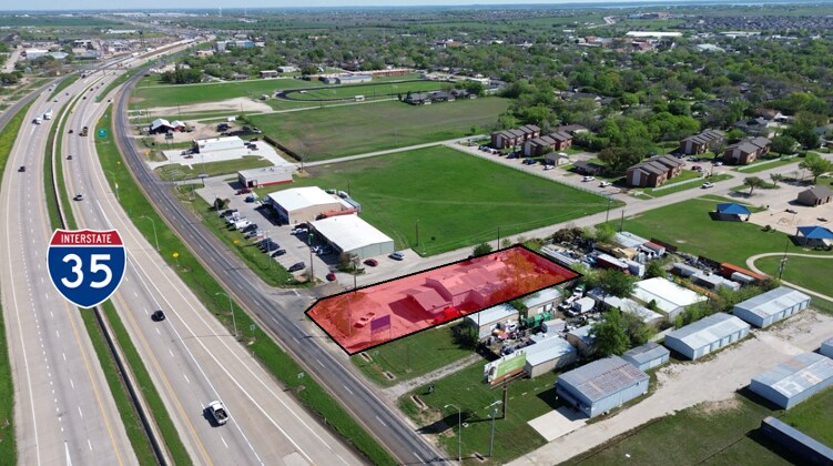 More Photos Of 700 S Stemmons Fwy, Sanger Flex For Lease