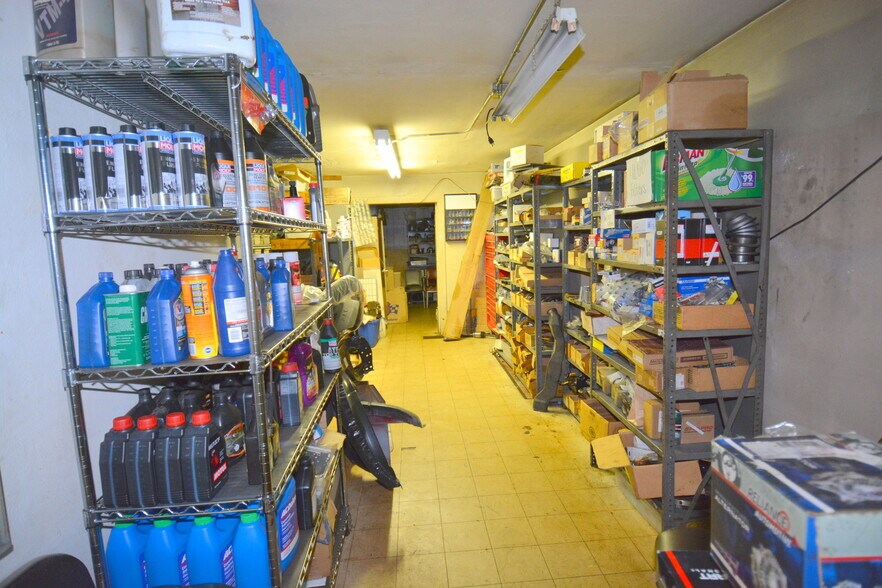 More Photos Of 2212 Wilmington Pike, Dayton Auto Repair For Sale