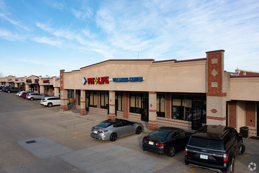 More Photos Of 5800-5886 Cheviot Rd, Cincinnati Unknown For Lease