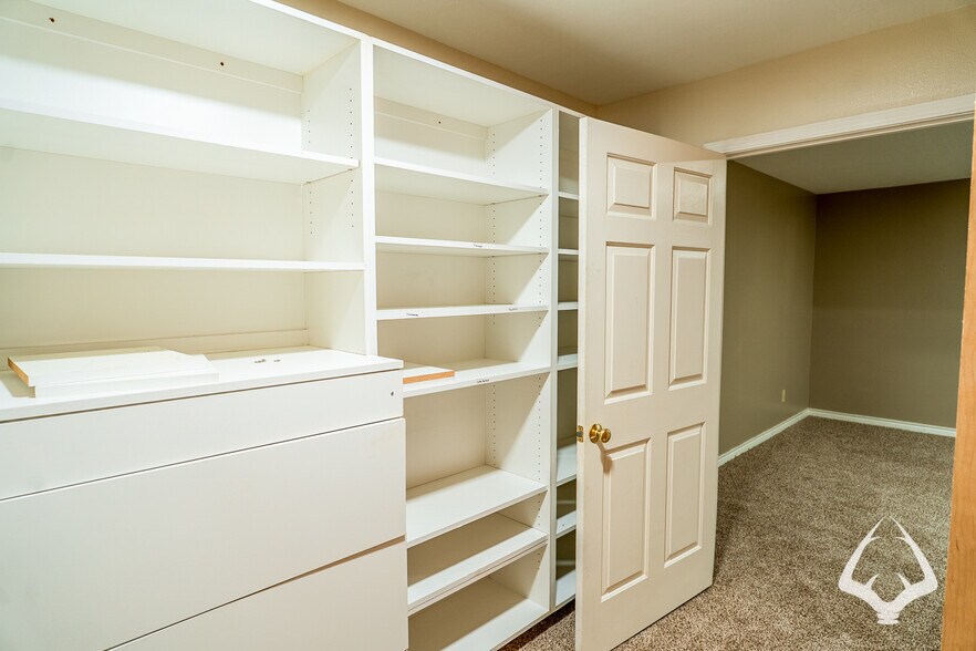 More Photos Of 205 N Wheeler Rd, Colmesneil Office For Sale