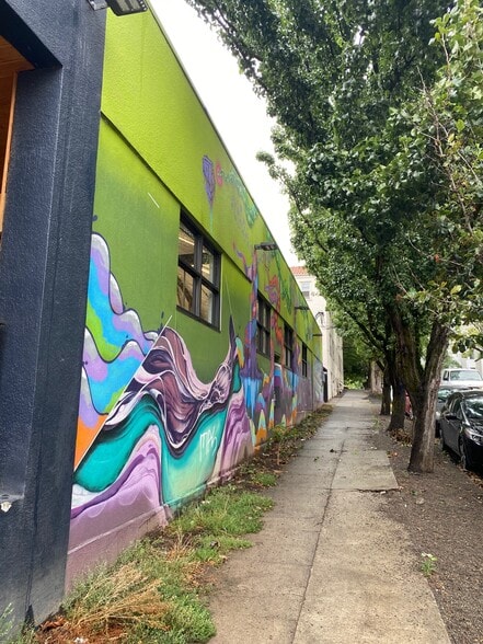 More Photos Of 1020 SE 11th Ave, Portland Warehouse For Lease