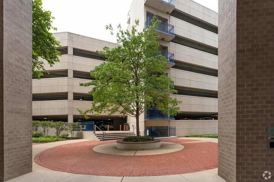 More Photos Of 2900 S Quincy St, Arlington Office For Sale