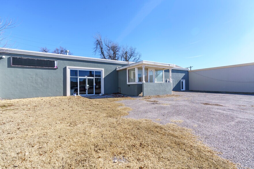 More Photos Of 306 N Choctaw Ave, El Reno Manufacturing For Sale