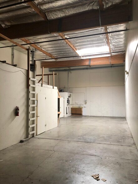 More Photos Of 5635 Riggins Ct, Reno Warehouse For Lease