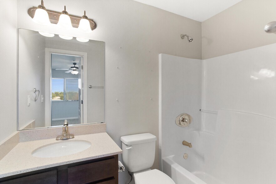 More Photos Of 220-236 Harbor Blvd, Destin Storefront Retail Residential For Sale