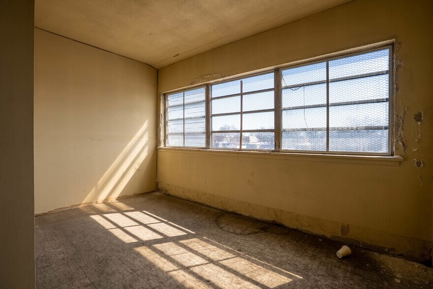 More Photos Of 14-18 N 52nd St, Philadelphia Storefront Retail Office For Sale
