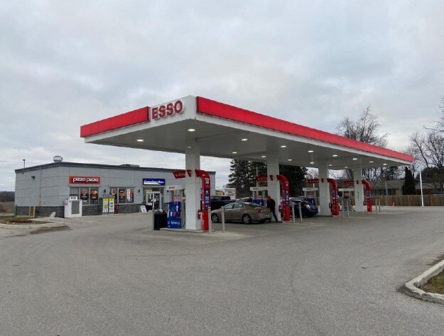 More Photos Of 595771 Oxford 59, Woodstock Service Station For Sale