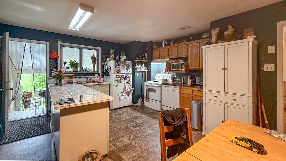 More Photos Of 1415 Dyffryn Rd, Lumby Warehouse For Sale