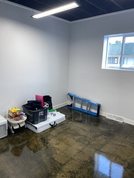 More Photos Of 18159 Dixie Hwy, Homewood Storefront Retail Office For Sale