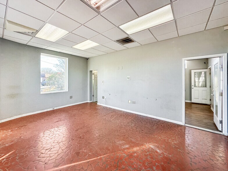 More Photos Of 811 W Constance Rd, Suffolk Flex For Sale