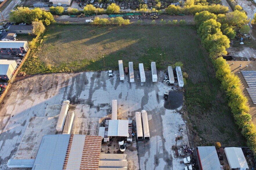 More Photos Of 2026 W Malone Ave, San Antonio Warehouse For Sale