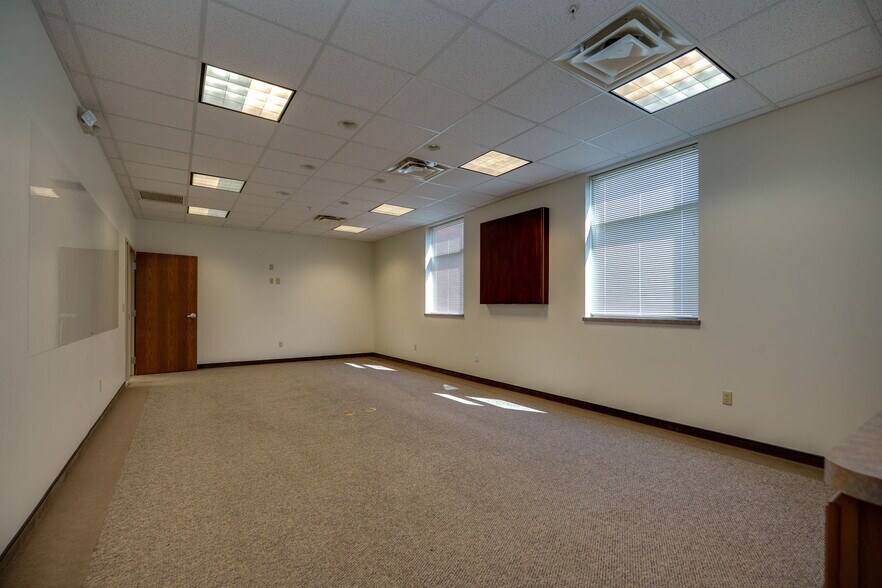 More Photos Of 8261 State Route 235, Dayton Light Manufacturing For Sale