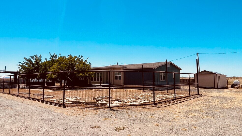 More Photos Of 1613 W San Antonio St, Marfa Specialty For Sale