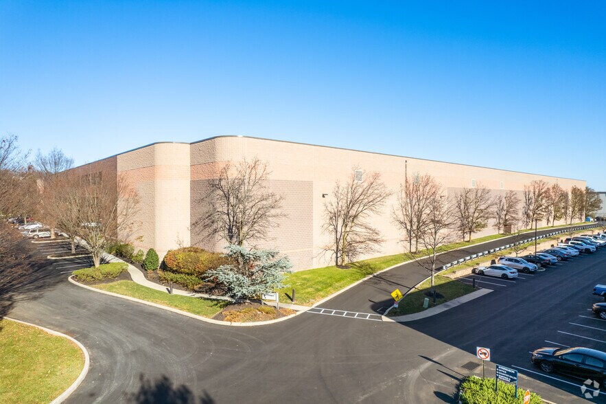 More Photos Of 1122 Longford Rd, Oaks Warehouse For Lease