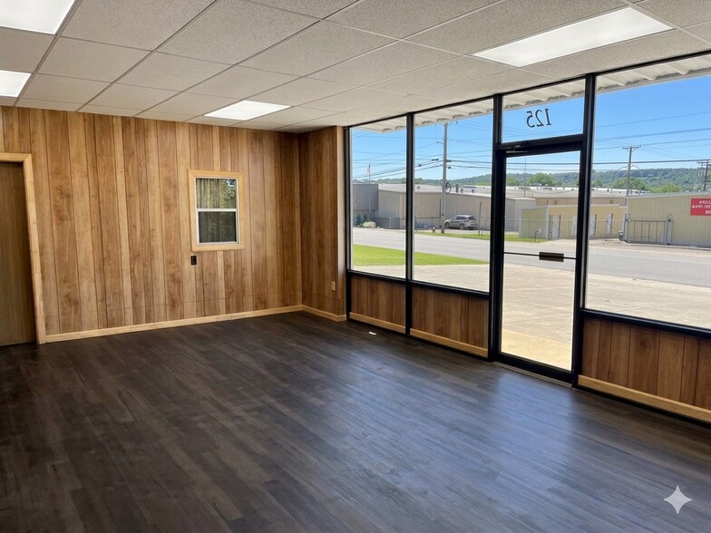 More Photos Of 125 Porter Industrial Rd, Clarksville Warehouse For Lease