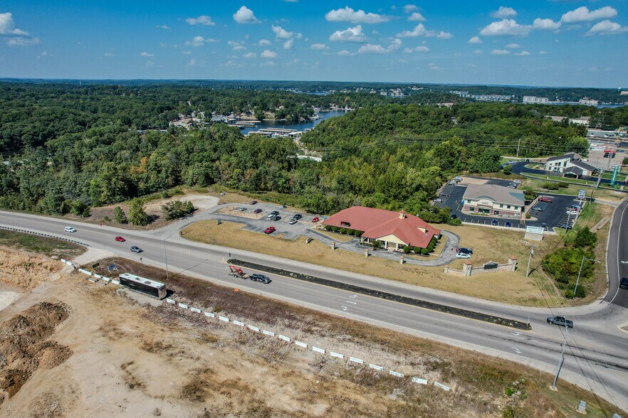 More Photos Of 109 Horseshoe Bend Pky, Lake Ozark Office For Sale
