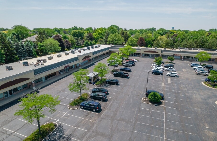 More Photos Of 152-166 S Bloomingdale Rd, Bloomingdale Unknown For Lease