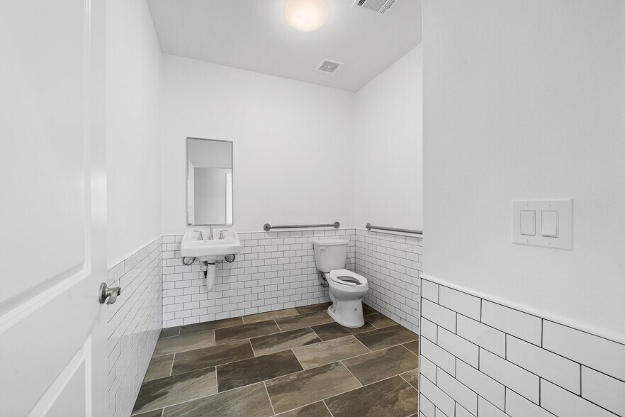 More Photos Of 2743 Smith Ranch Rd, Pearland Unknown For Lease