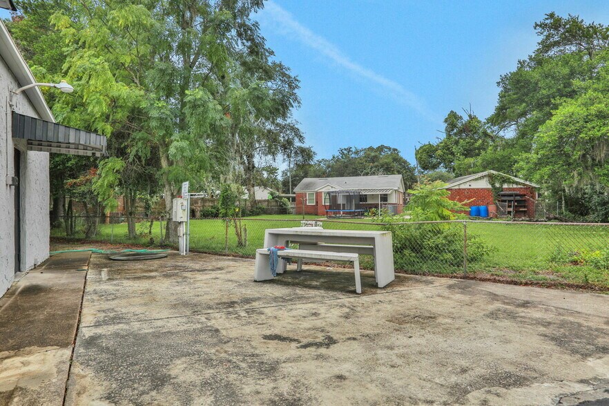 More Photos Of 1712-1736 University Blvd S, Jacksonville Medical For Sale