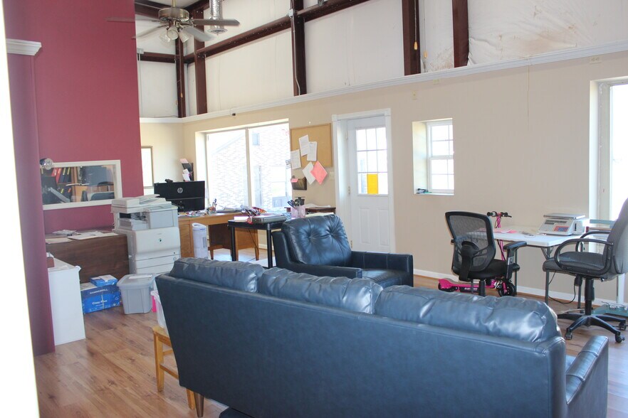 More Photos Of 1901 Old Jacksboro Hwy, LaFollette Office For Sale