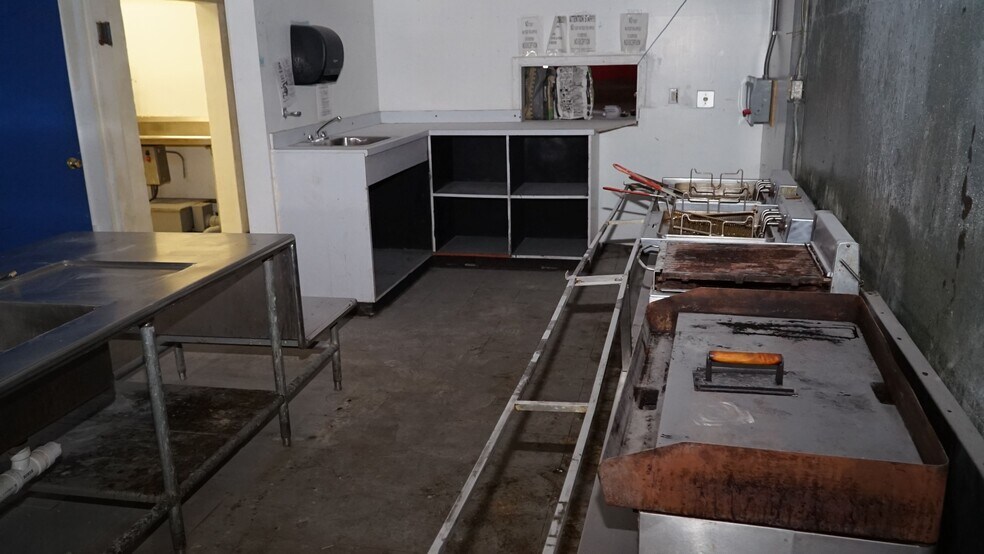 More Photos Of 4498 A Washington Rd, East Point Freestanding For Sale