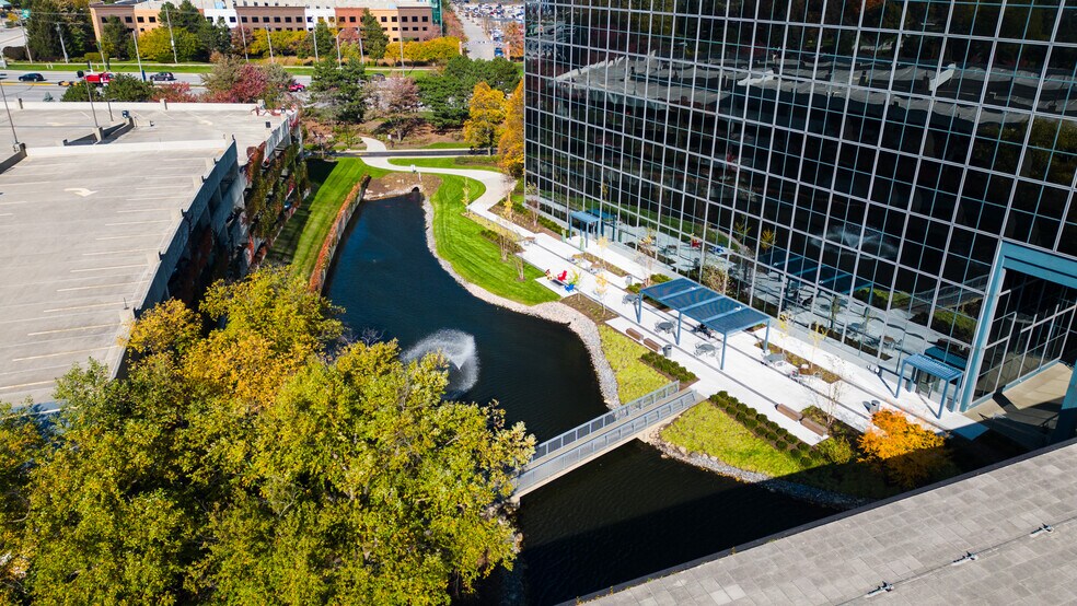 More Photos Of 425 N Martingale Rd, Schaumburg Unknown For Lease