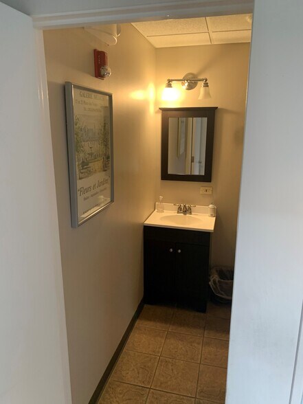 More Photos Of 666 Dundee Rd, Northbrook Office For Lease