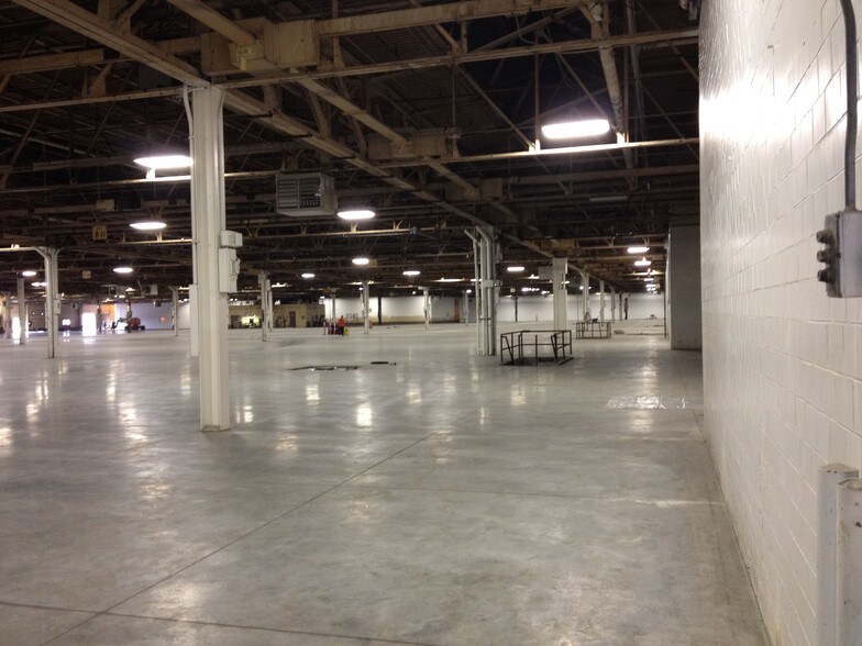 More Photos Of 23555 Euclid Ave, Euclid Warehouse For Lease