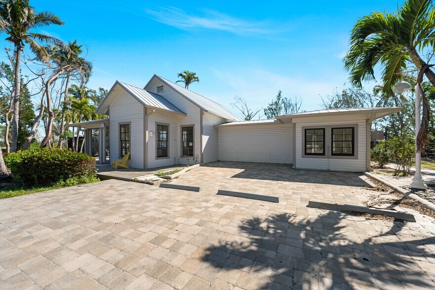 More Photos Of 520 Tarpon Bay Rd, Sanibel General Retail For Sale