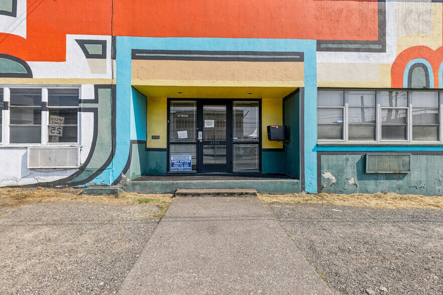 More Photos Of 2752 6th Ave S, Seattle Warehouse For Lease