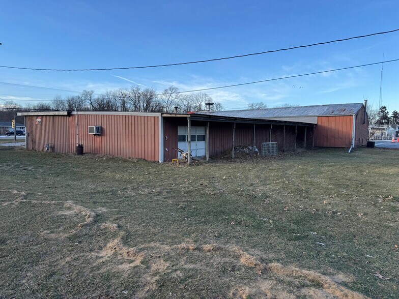 More Photos Of 2240 S US Highway 35, Knox Freestanding For Sale