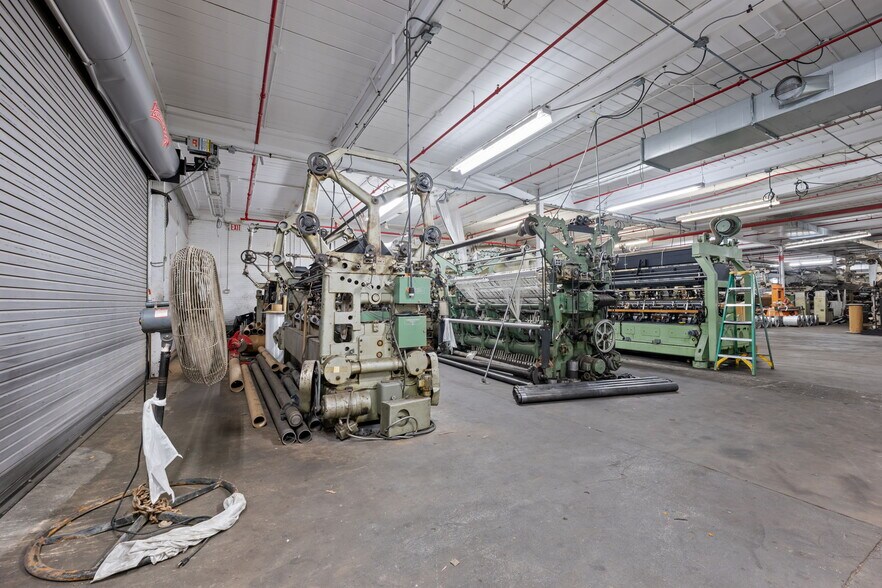 More Photos Of 312 W Luther Ave, Liberty Manufacturing For Sale