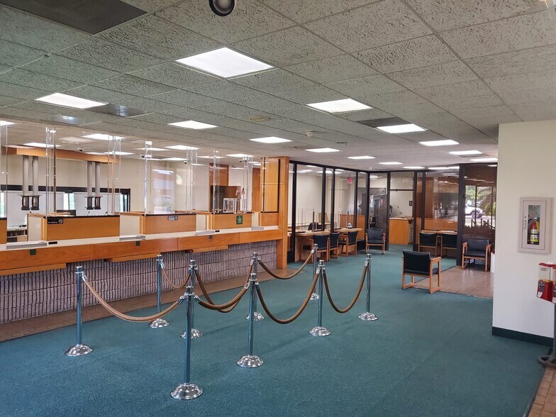 More Photos Of 1750 NE 8th St, Homestead Bank For Sale