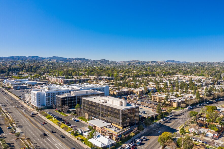 More Photos Of 6355 Topanga Canyon Blvd, Woodland Hills Office For Lease