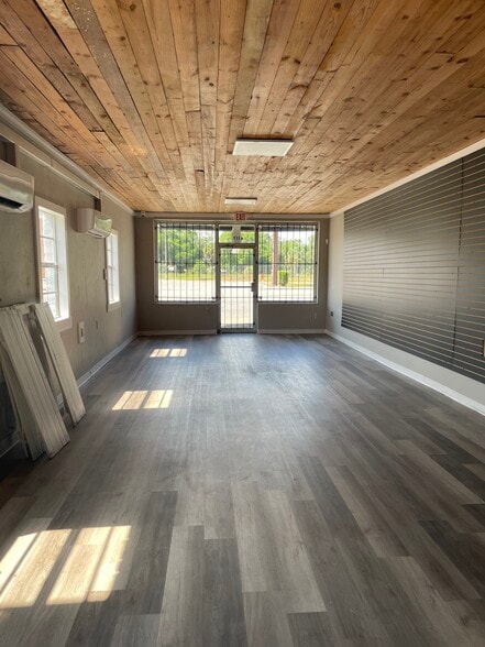 More Photos Of 4113-4117 Barrancas Ave, Pensacola Storefront For Lease