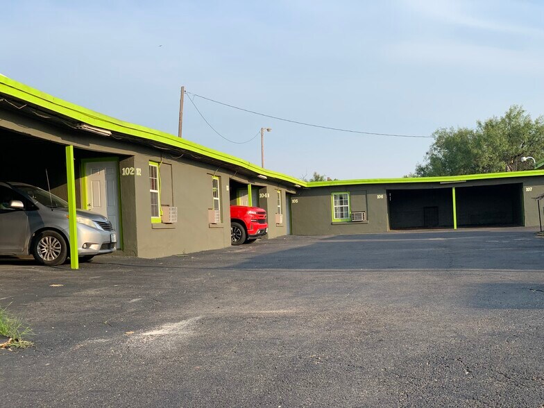 More Photos Of 1041 Westpoint Ave, Colorado City Hotel For Sale