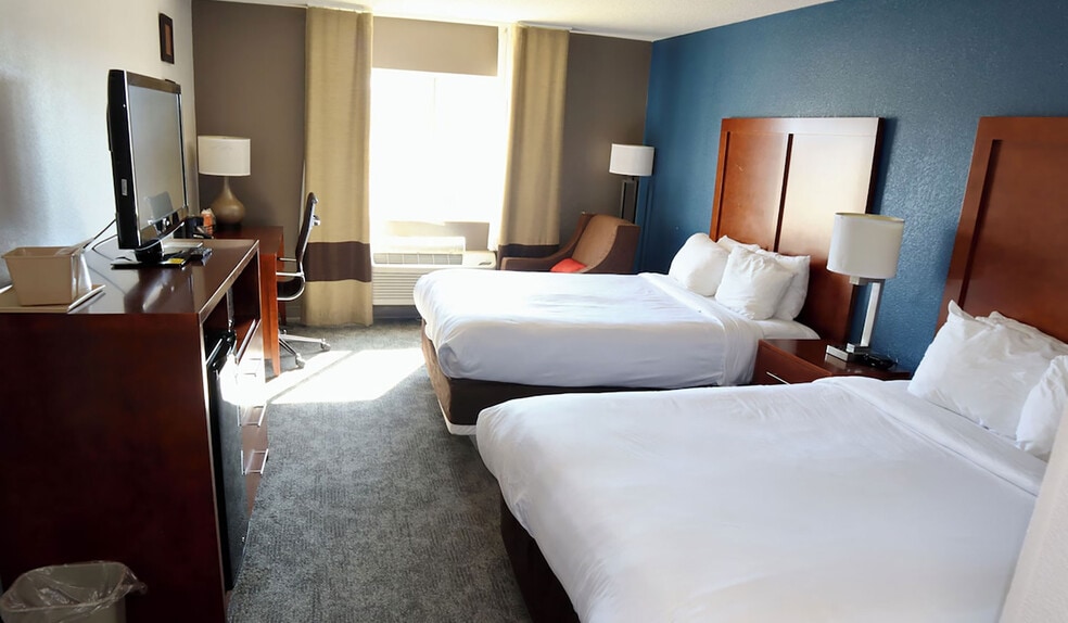 More Photos Of 214 W 9th St, Coralville Hotel For Sale