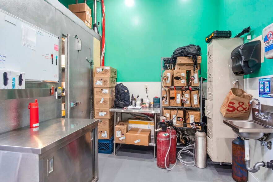 More Photos Of 7631-7631 Edinger Ave, Huntington Beach Apartments For Lease