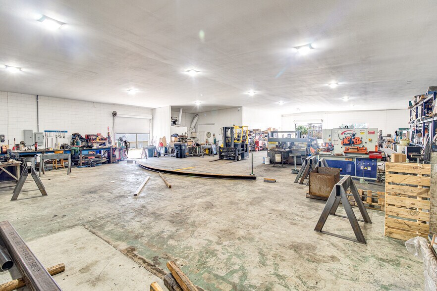 More Photos Of 103 Highland St, Orange City Warehouse For Sale