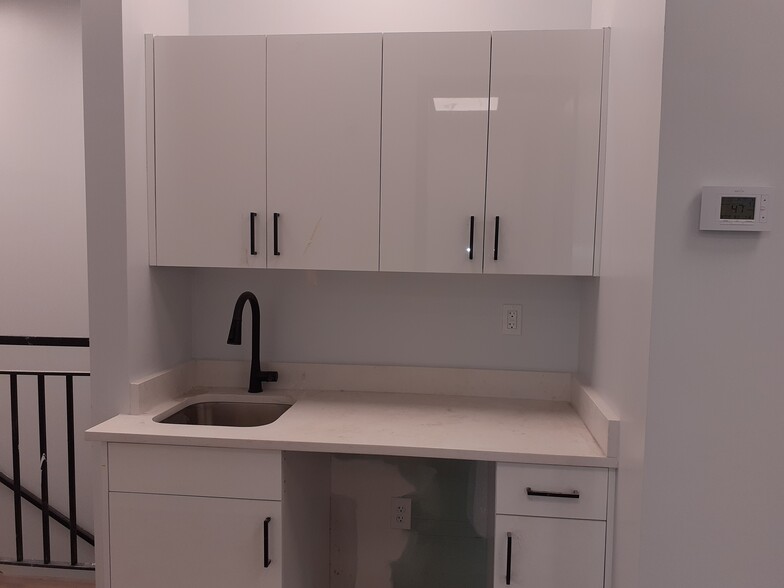 More Photos Of 1 Distribution Dr, Bloomingburg Warehouse For Lease