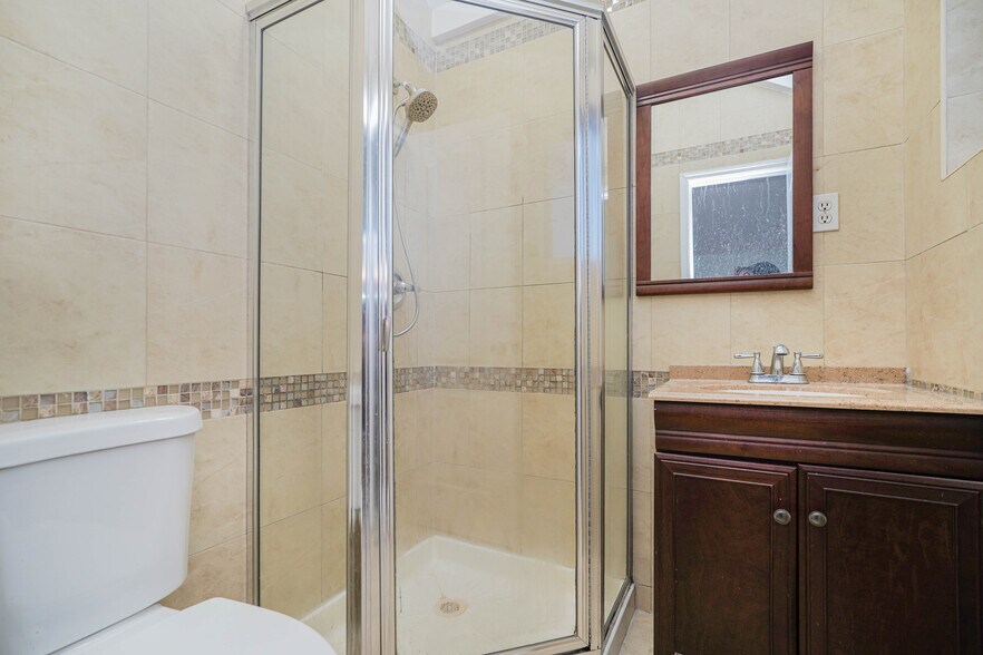 More Photos Of 1330-1332 Rockland Ave, Staten Island Medical For Sale